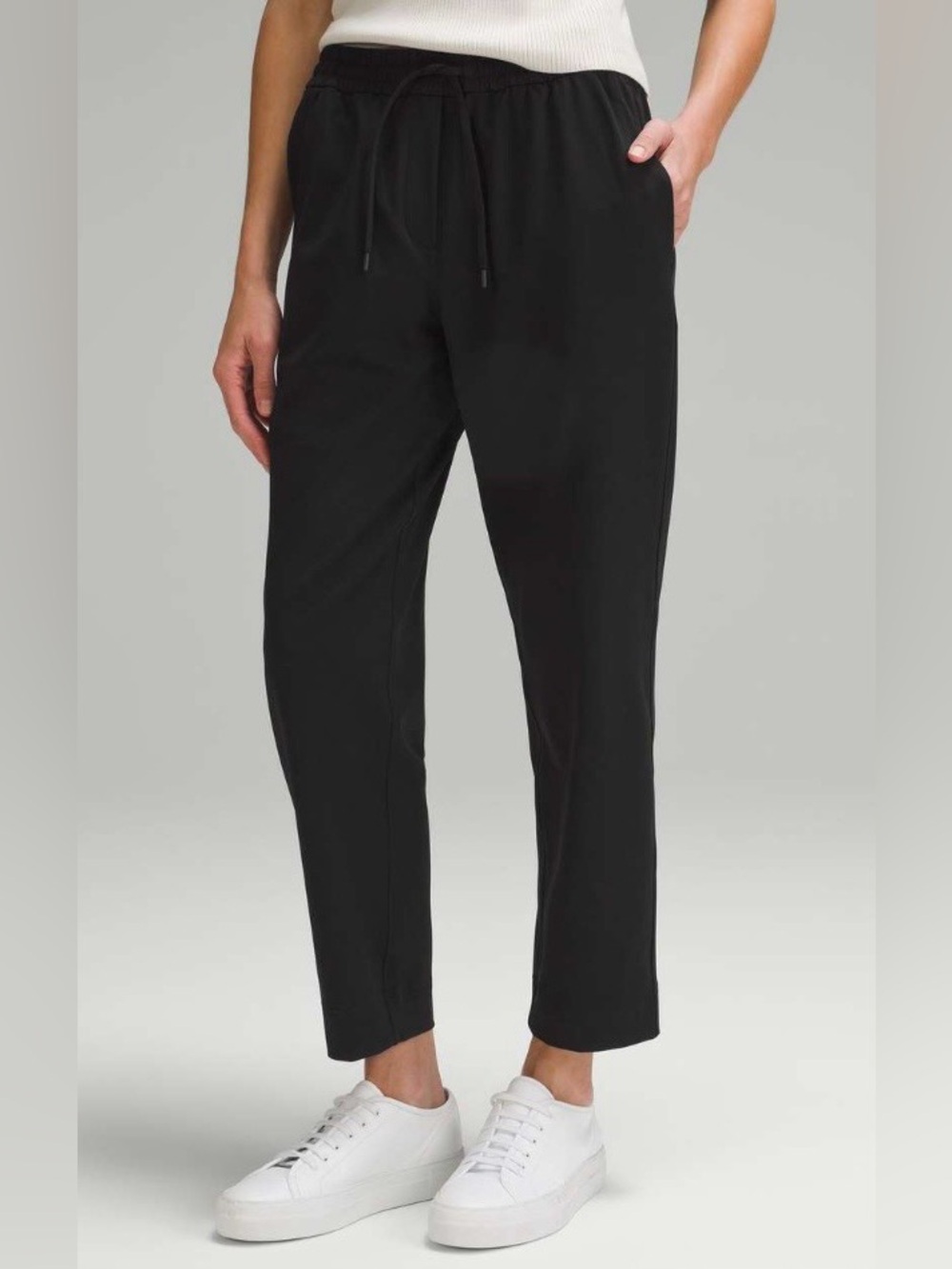 Lululemon NWT Tapered Leg Mid Rise 7/8” Pants Luxtreme Black Size M